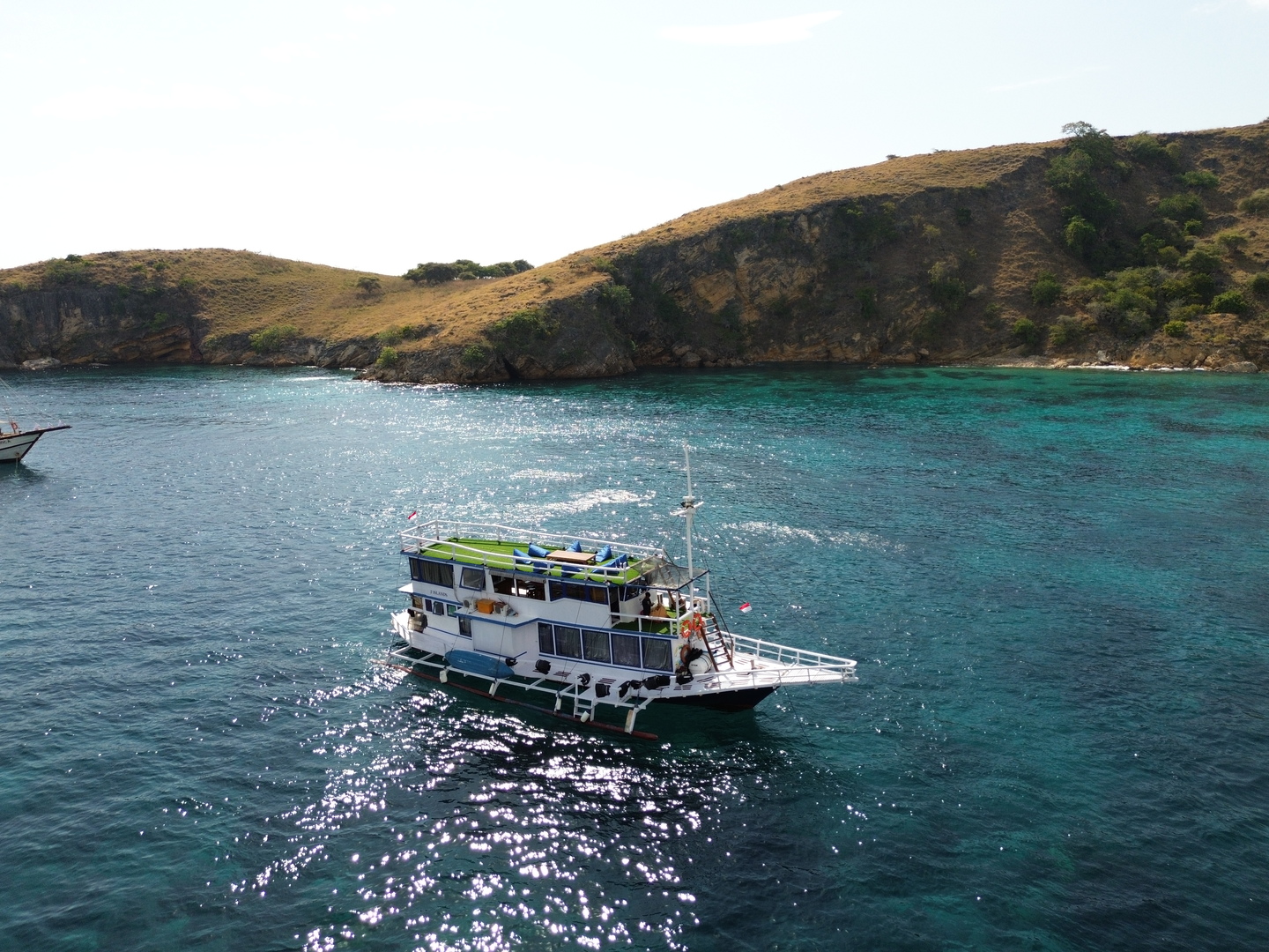 Open Trip 2D1N by 3 Island Superior Phinisi - Komodo Sharing Tours