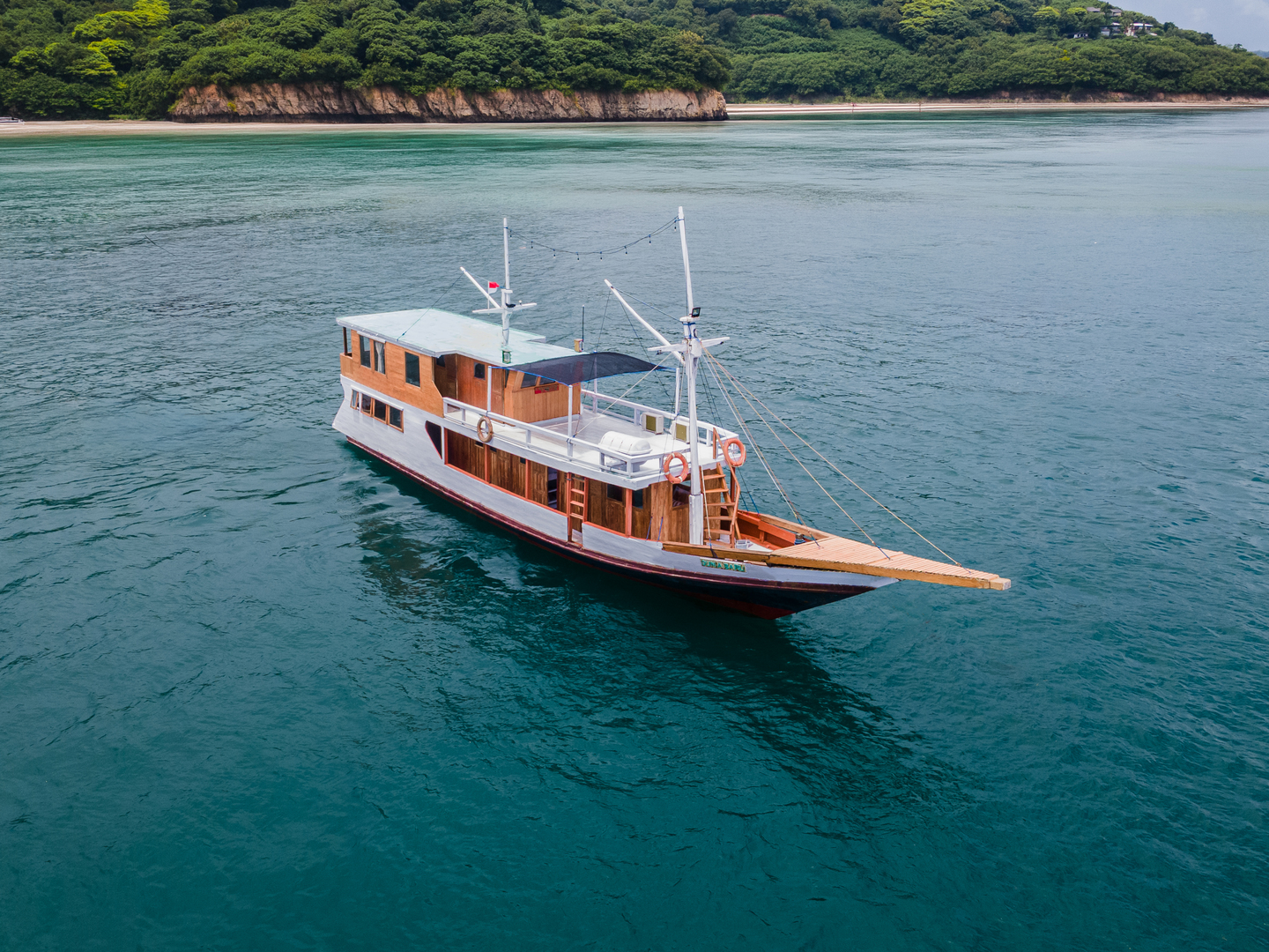 Open Trip 3D2N by Dunia Baru Deluxe Phinisi - Komodo Sharing Tours