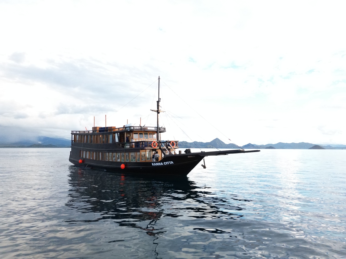 Open Trip 3D2N by Kanha Citta Deluxe Phinisi - Komodo Sharing Tours
