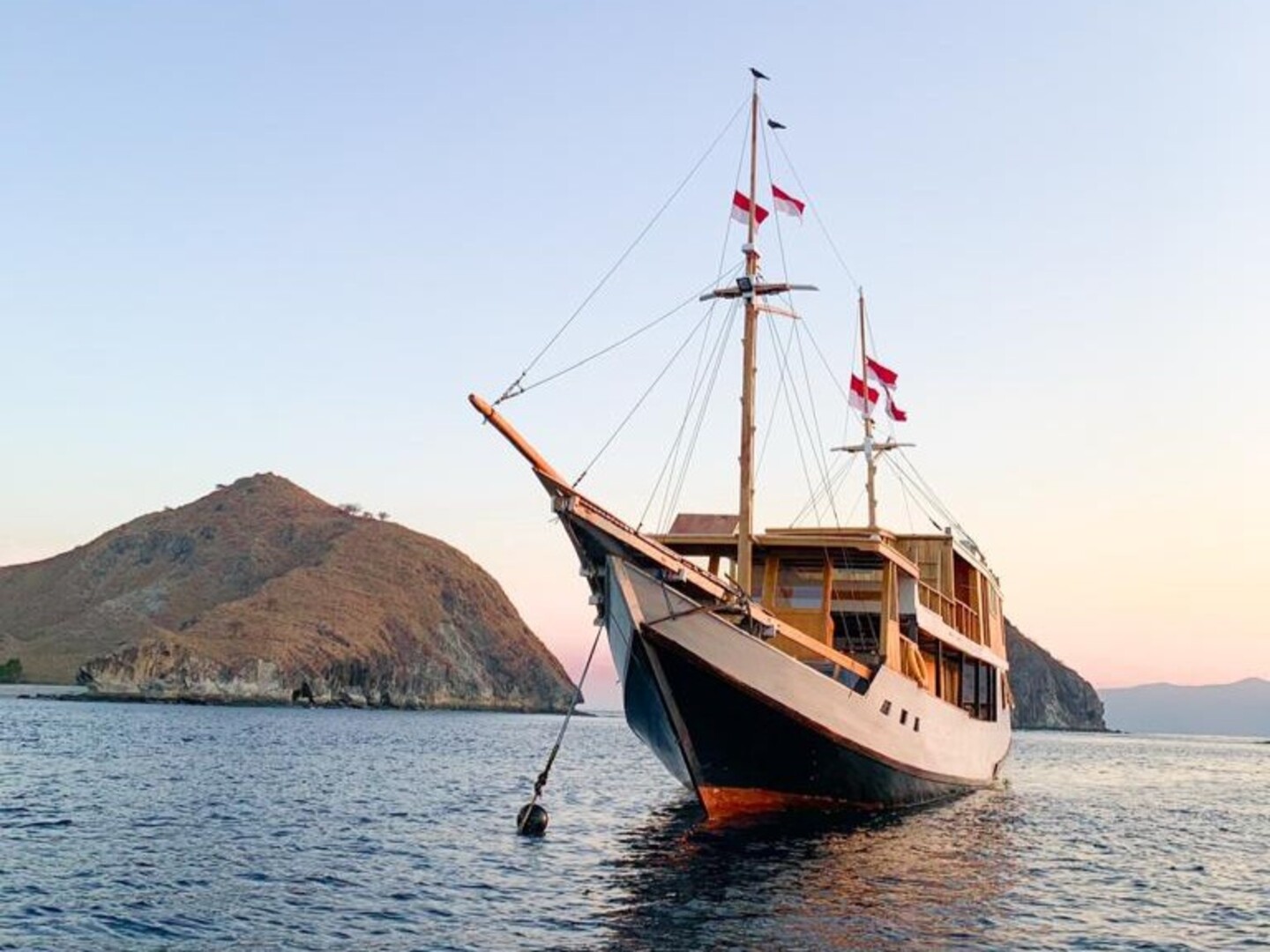 Private Trip by Lita Pratiwi Deluxe Phinisi - Komodo Boat Charter