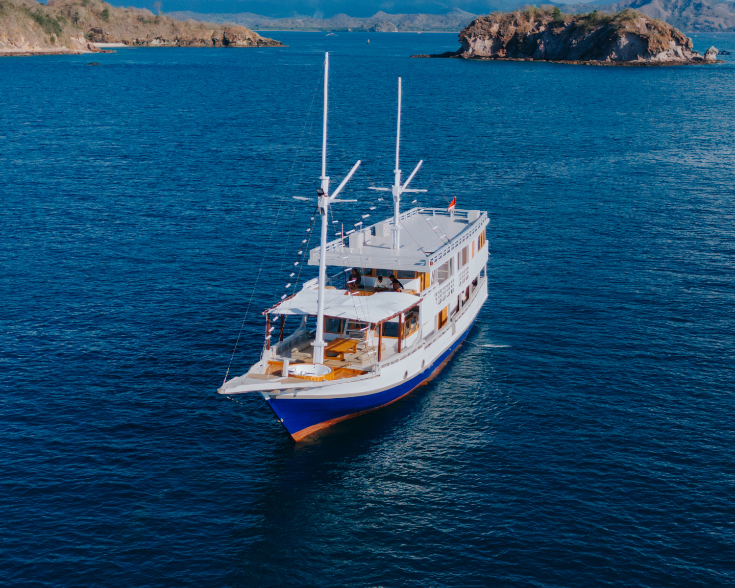 Open Trip 3D2N by Bombana 2 Deluxe Phinisi - Komodo Sharing Tours